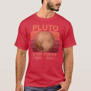 Camiseta PLUTO NUNCA ESQUEÇA O Estilo Retroativo Espaço Eng