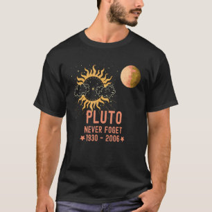 Camiseta Pluto Nunca Fogert Planeta e o Sol