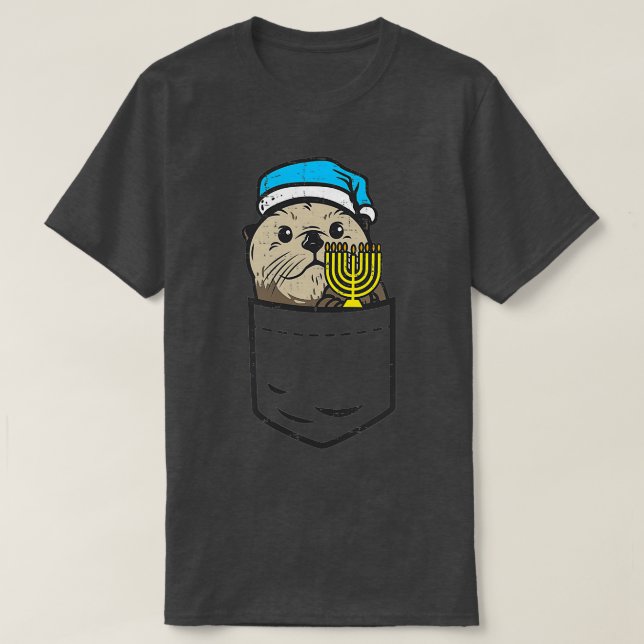 Camiseta Pocket Judeu Otter Menorah Hanukkah Chanukah Anim (Frente do Design)