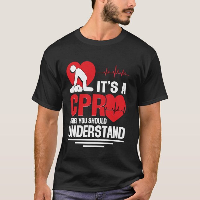 Camiseta Pocket Mask Manikin CPR - Chaveiro Engraçado CPR (Frente)