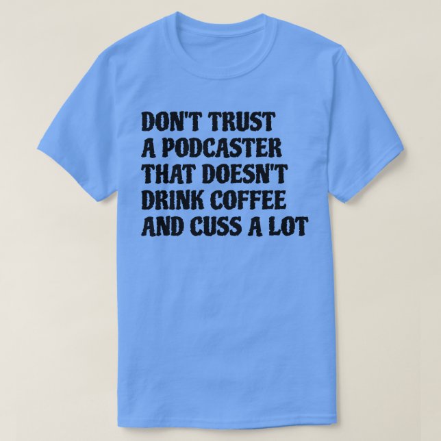 Camiseta Podcaster Que Bebe Café Custa Muito (Frente do Design)