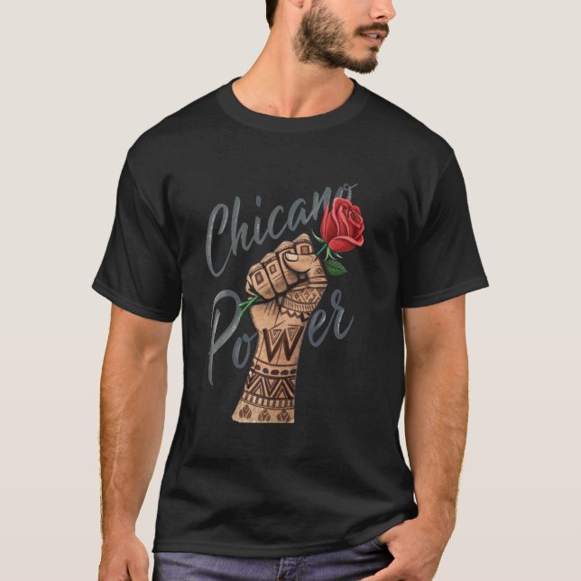 Camiseta Poder Chicano Punho Erguido u2013 Herança Mexicano (Frente)