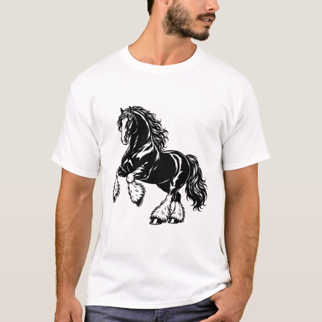 Camiseta Poderosa ilustração de cavalo Shire preto e branco (Frente)