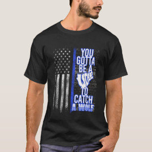 Camiseta Polícia Cruz Cristã Você Tem Que Ser Um Lobo Para