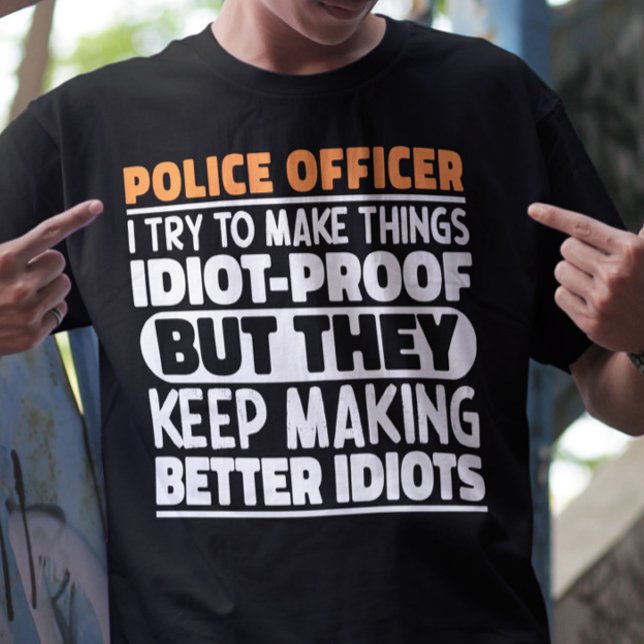 Camiseta Policial Eu Tento Fazer Coisas Engraçadas (Criador carregado)
