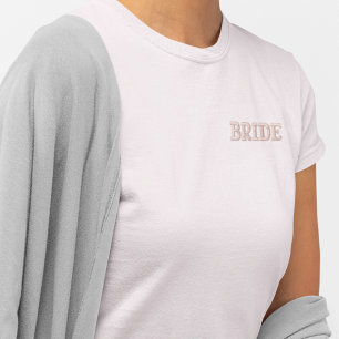 Camiseta Polo Bordada Feminina Noivado de Tipografia Simples Rosa Moderno