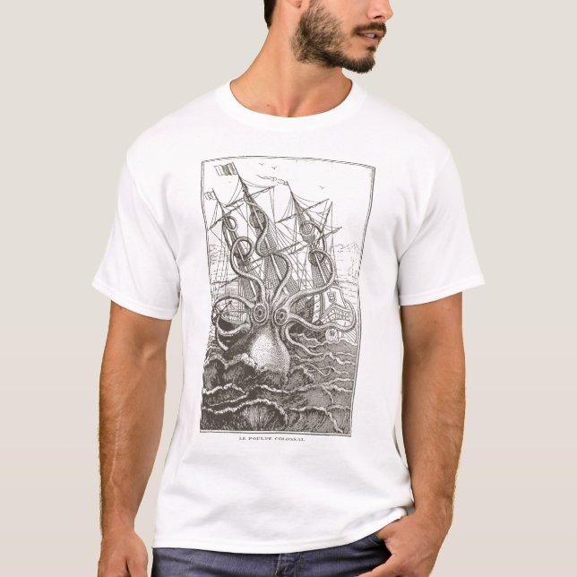 Camiseta Polvo Colossal Kraken Atacando Navio Monstro do Ma (Frente)