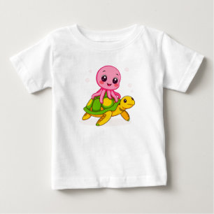 Camiseta Polvo de desenho animado fofo montado em uma tarta