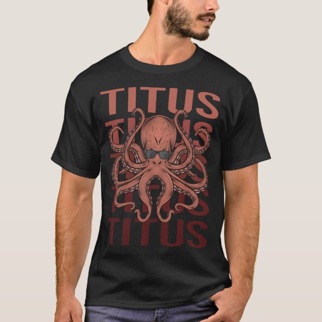 Camiseta Polvo Engraçado - Nome Titus (Frente)