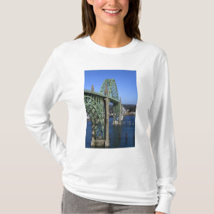 Camiseta Ponte da Baía de Yaquina sobre a Baía de Yaquina