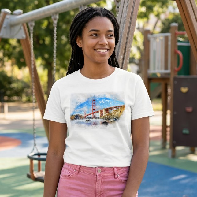 Camiseta Ponte Golden Gate Pastel em São Francisco (Golden Gate Bridge Pastel in San Francisco. Girl Basic White T-Shirt )