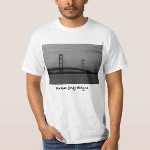 Camiseta Ponte Mackinac Na Escala De Cinza De Dusk
