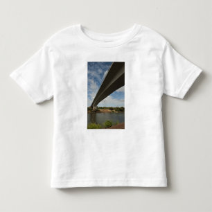 Camiseta Ponte que liga a Guiana ao Brasil sobre o Takutu