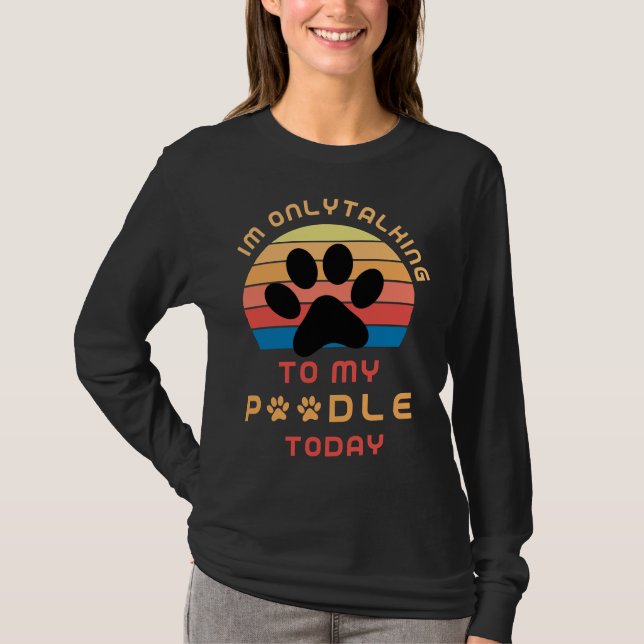 Camiseta Poodle Sarcástico Eu só estou falando com meu pood (Frente)