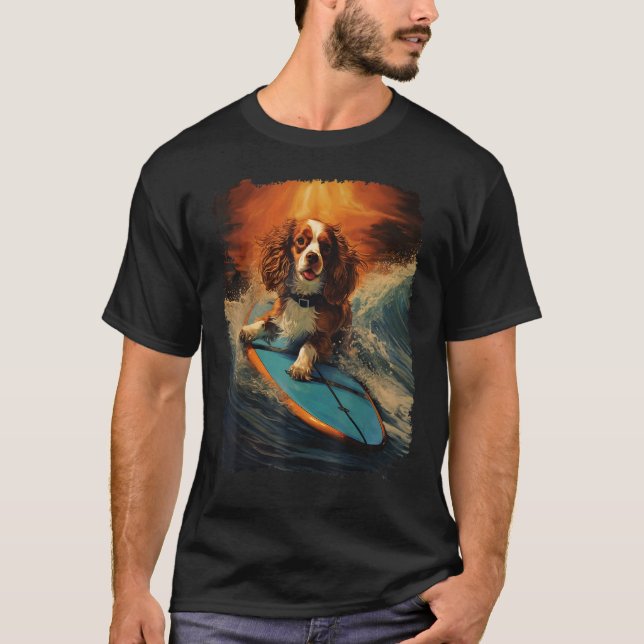 Camiseta Pop Art Dog Cavalier King Charles Spaniel Surf (Frente)