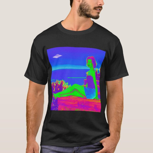 Camiseta Pop de Arte de Invasão de alienígena (Frente)
