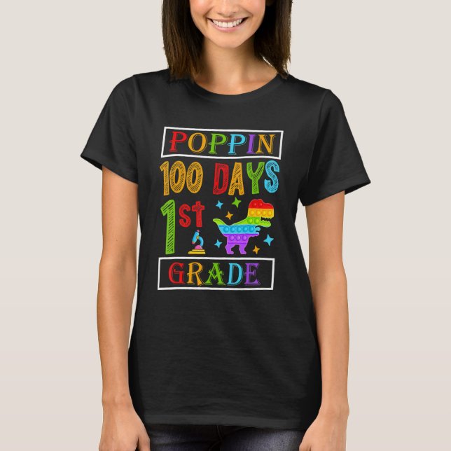 Camiseta Poppin 100 Days 1st Grade Dinosaur Elementary Kid  (Frente)