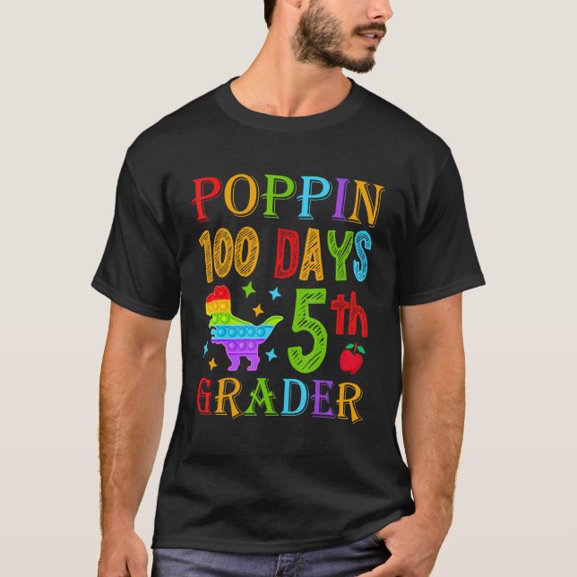Camiseta Poppin 100 Days 5th Grader School Dinosaur Kid T-R (Frente)