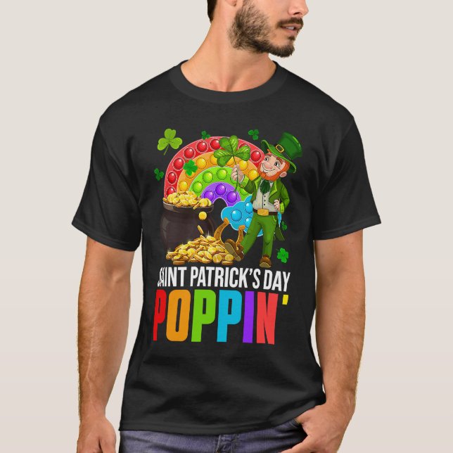 Camiseta Poppin' Leprechaun & Pop It Rainbow Saint Patricks (Frente)