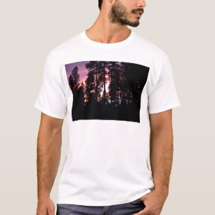 Camiseta Por do sol através dos pinhos