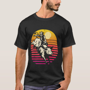 Camiseta Pôr do sol de rodeio de cowboy montando touro