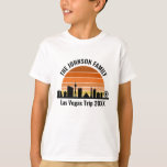 Camiseta Pôr do sol na Las Vegas Strip Férias Personalizada<br><div class="desc">Camisetas legais personalizadas do horizonte de Las Vegas no pôr do sol para crianças para suas férias em família ou viagem de despedida de solteiro para a cidade das luzes. Aposte do nascer ao pôr do sol nesta cidade e lembre-se com este souvenir de recordação.</div>
