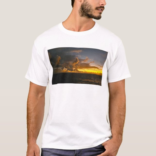 Camiseta Pôr do sol no Equador, Oceano Pacífico (Frente)