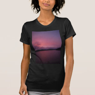 Camiseta pôr do sol roxo no lago de Arrohead