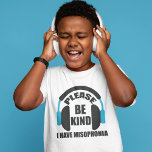 Camiseta Por Favor, Eu Tenho Crianças Misofônicas.<br><div class="desc">Sensibilizar as pessoas sensíveis ao ruído e a certos sons. Muitas pessoas com autismo ou Síndrome de Asperger têm misofonia,  por isso,  por favor,  fiquem quietas e gentis quando puderem. Um design de fones de ouvido legal ao redor da citação desta t-shirt infantil.</div>