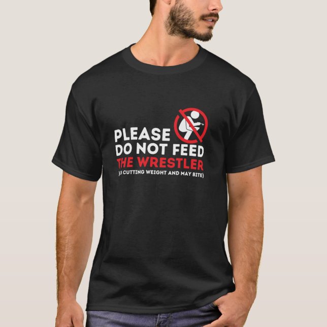 Camiseta Por Favor, Não Alimente Esta Luta Engraçada De Lut (Frente)