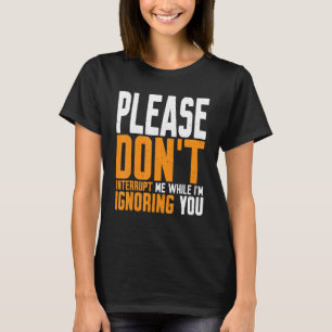 Camiseta Por favor, não me interrompa enquanto estou te ign