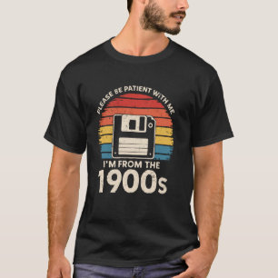Camiseta Por Favor Seja Paciente Comigo Eu Sou Dos Anos 190