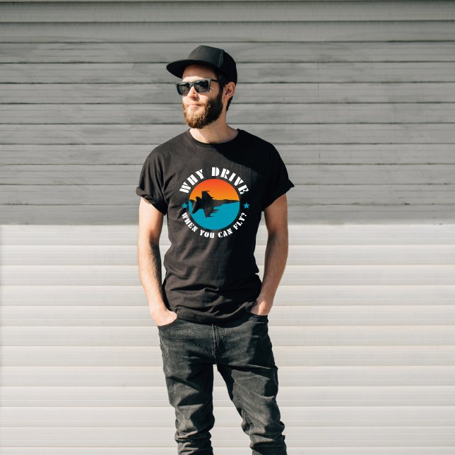 Camiseta Por que dirigir quando você pode voar, jato, engra (Criador carregado)