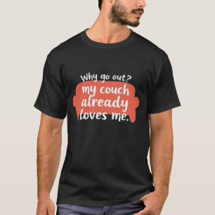 Camiseta Por Que Sair? Meu sofá já me ama