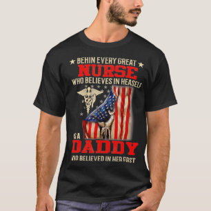 Camiseta Por trás de cada enfermeira excelente que acredita