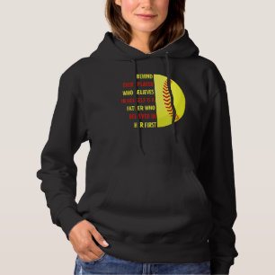 Camiseta Por Trás De Cada Jogador Está Um Padre Softball Pa