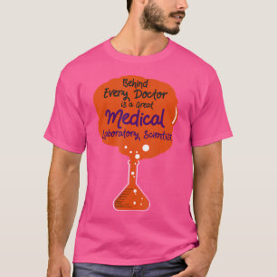 Camiseta Por Trás De Cada Médico - Engraçado Cientista Do L