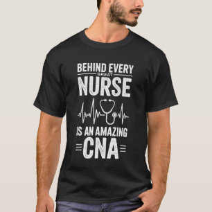 Camiseta Por trás de toda enfermeira excelente engraçado en