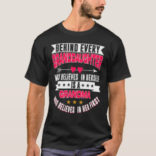 Camiseta Por trás de toda neta que acredita em si mesma