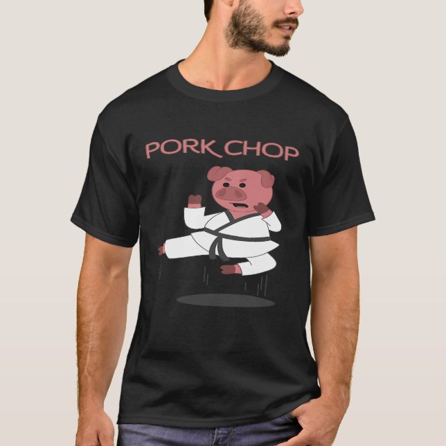 Camiseta Pork Chop Pig Karate Pun Artes Marciais (Frente)