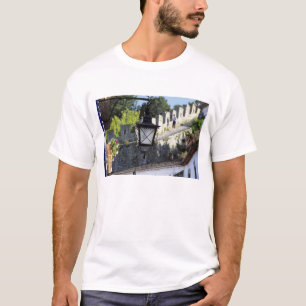 Camiseta Portugal, Obidos. Poste de iluminação em ferro e m