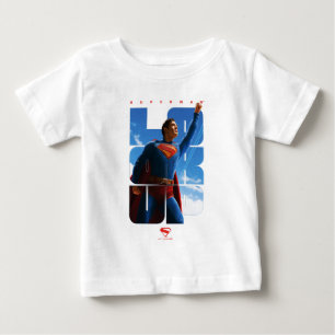 Camiseta Pose de Superman Olhando para Cima