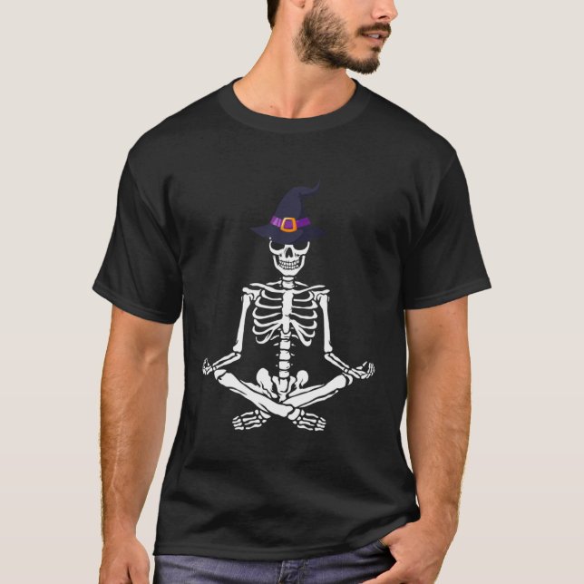 Camiseta Pose de Yoga de Meditação do Esqueleto de Hallowee (Frente)