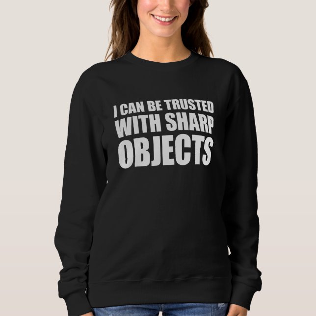 Camiseta Posso Ser Confíável Com Objetos Cortantes 1 (Frente)