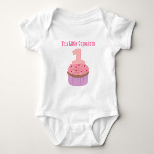 Camiseta Pouco cupcake é um, primeiro aniversário, bebé