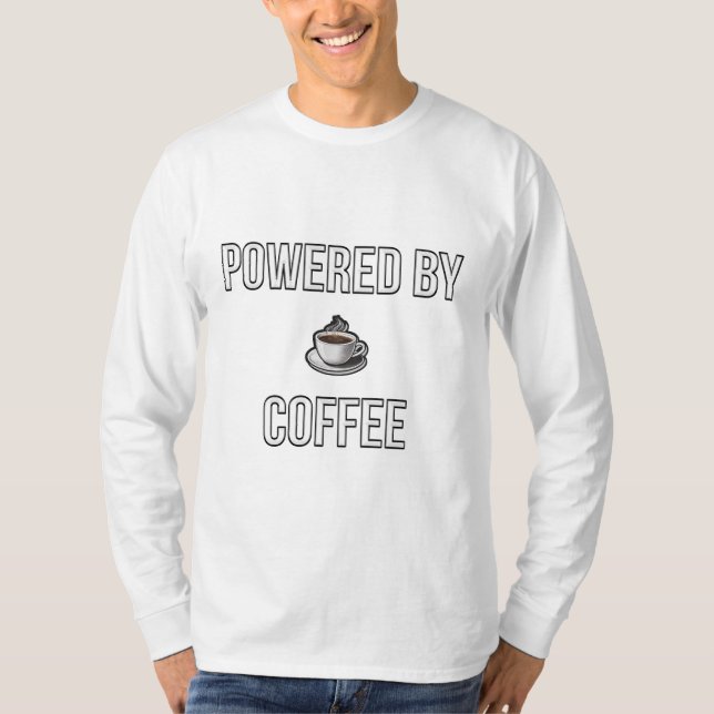Camiseta Powered by Coffee – Minimalist Coffee Lover Design (Frente)
