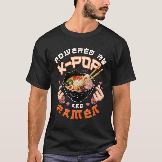 Camiseta Powered By Kpop And Ramen Funny Fan Music Food Lov (Frente)