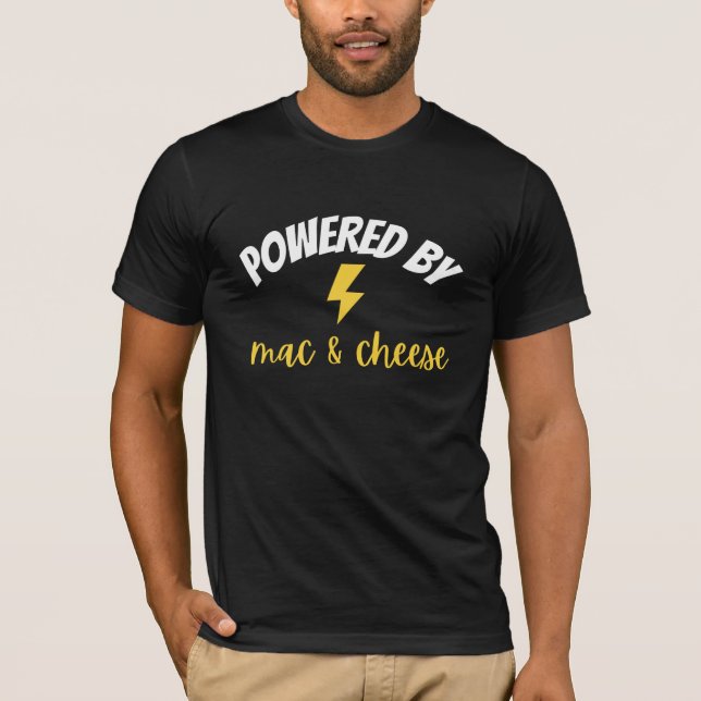 Camiseta Powered By Mac & Cheese | Macaroni & Cheese (Frente)