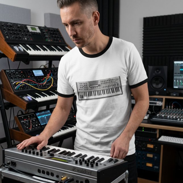 Camiseta Powered by Oscillator Vintage Wavetable Keyboard (Powered by Oscillator Vintage Wavetable Keyboard T-Shirt)
