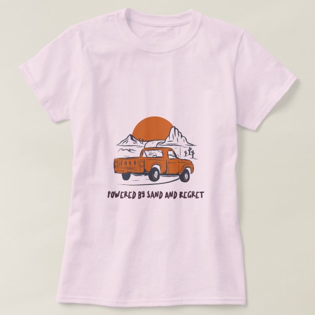 Camiseta Powered By Sand And Regret Desert Camping (Frente do Design)